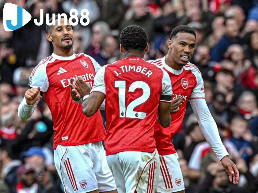 Hàng thủ vững chắc là bệ phóng giúp Arsenal bay cao trong thời gian qua (Ảnh: Goal) Hàng thủ vững chắc là bệ phóng giúp Arsenal bay cao trong thời gian qua (Ảnh: Goal)